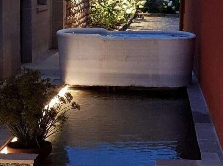 هتل La Fuentona De Santillana