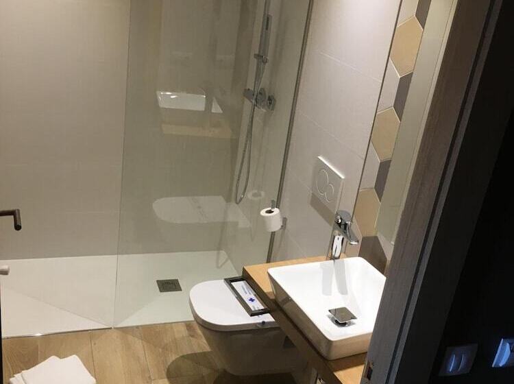 בית מלון כפרי Landaben