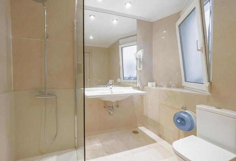 بنسيون Hostal Rodas Pamplona