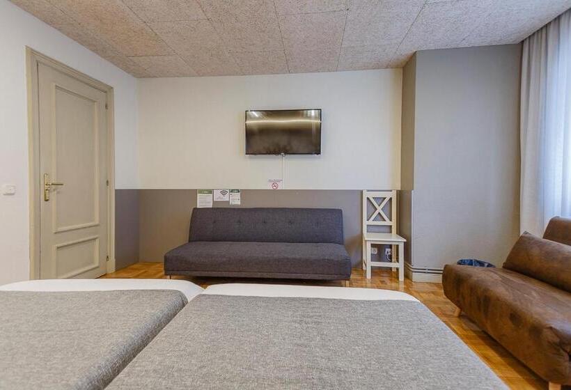 بنسيون Hostal Rodas Pamplona