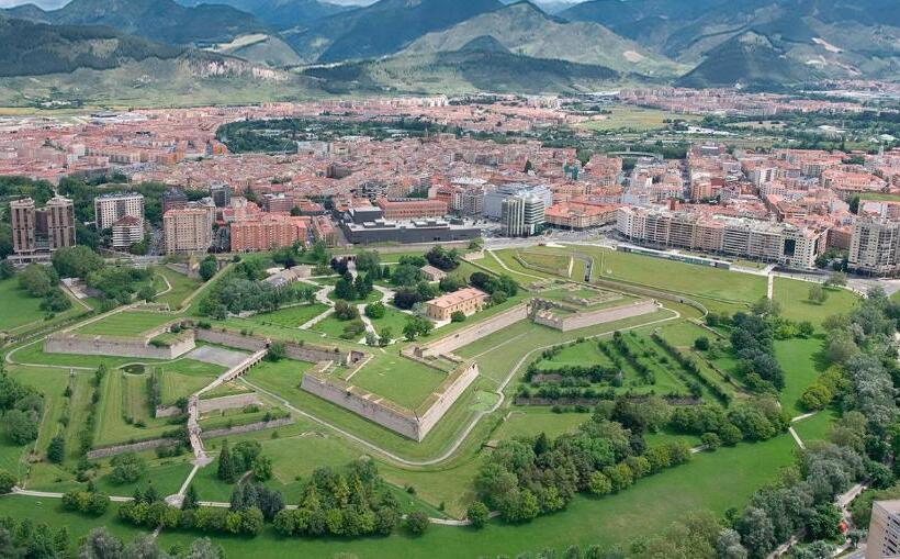 بنسيون Hostal Rodas Pamplona