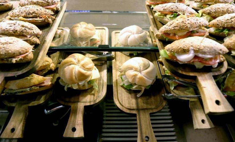 بنسيون Hostal Rodas Pamplona