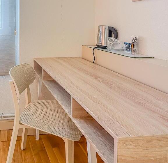 بنسيون Hostal Rodas Pamplona