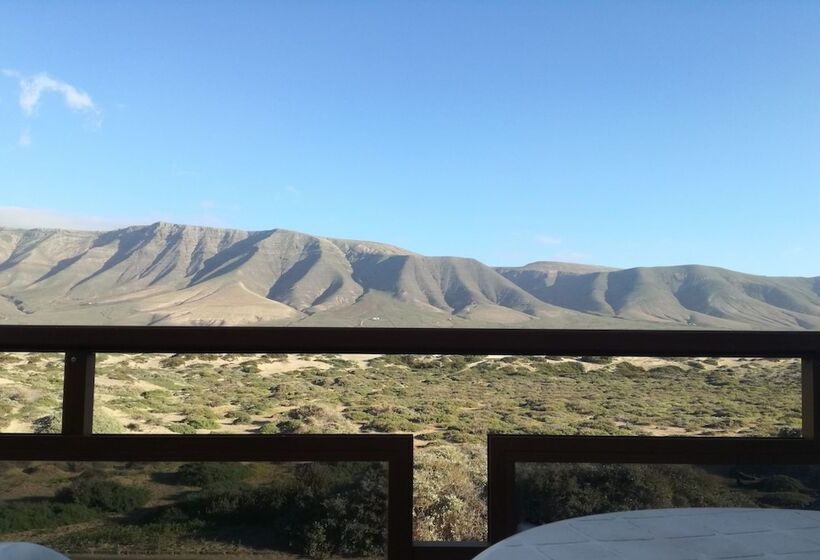 פנסיון Surfhouse Hostel Famara