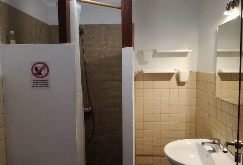 פנסיון Surfhouse Hostel Famara