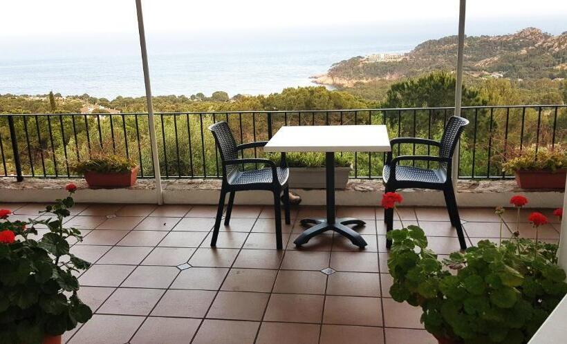 هتل Hostal Sa Barraca   Adults Only