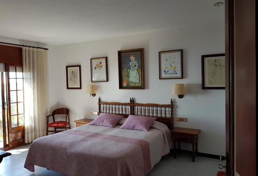 هتل Hostal Sa Barraca   Adults Only