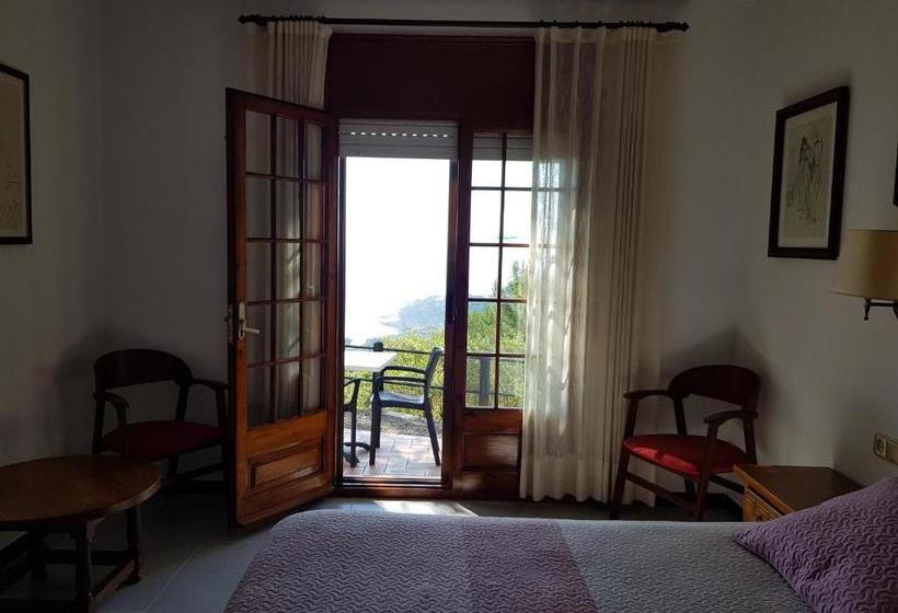 هتل Hostal Sa Barraca   Adults Only