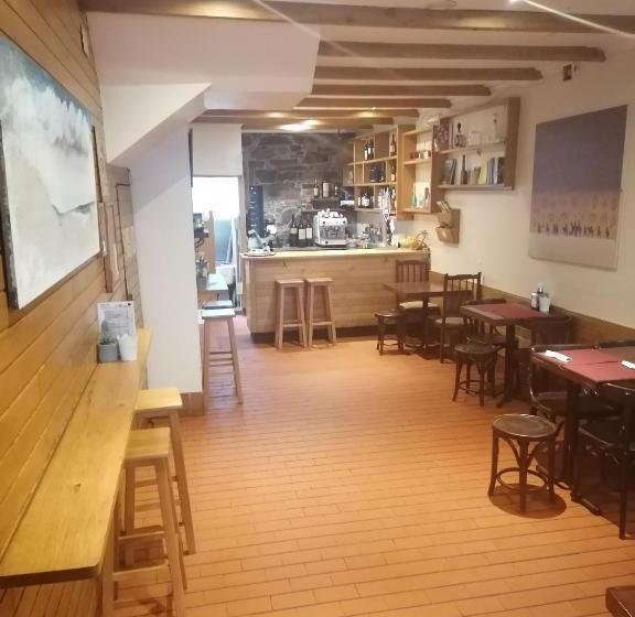 پانسیون Hostal Forest