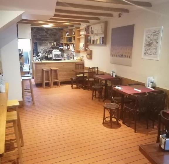 پانسیون Hostal Forest