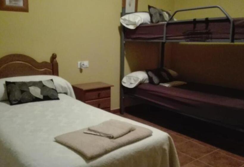 פנסיון Hostal La Aldaba