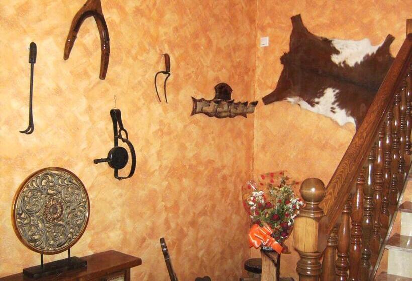 פנסיון Hostal La Aldaba