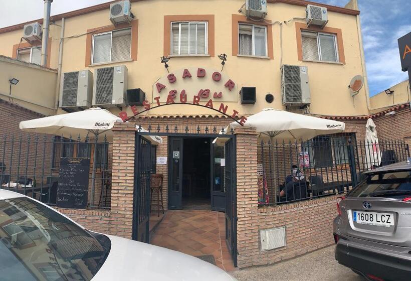 פנסיון Hostal Seseña