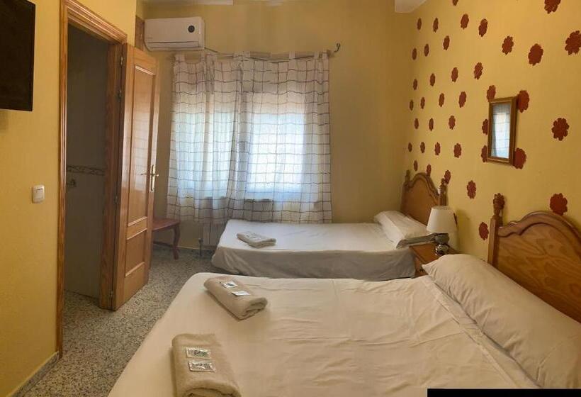 פנסיון Hostal Seseña