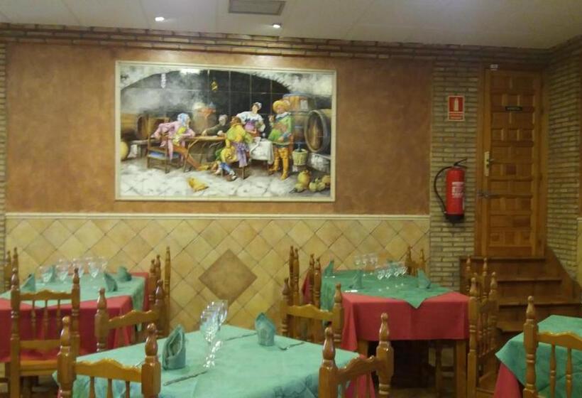 פנסיון Hostal Seseña