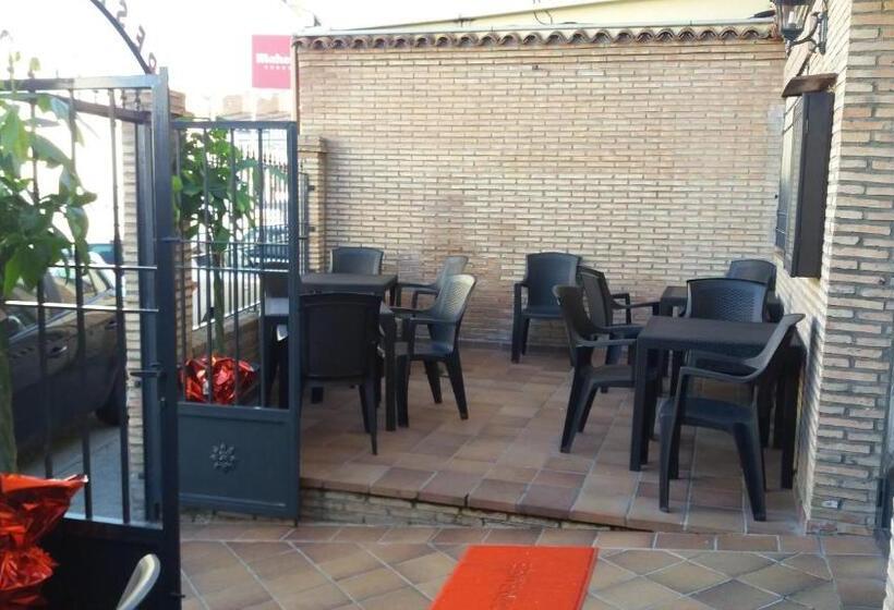 פנסיון Hostal Seseña