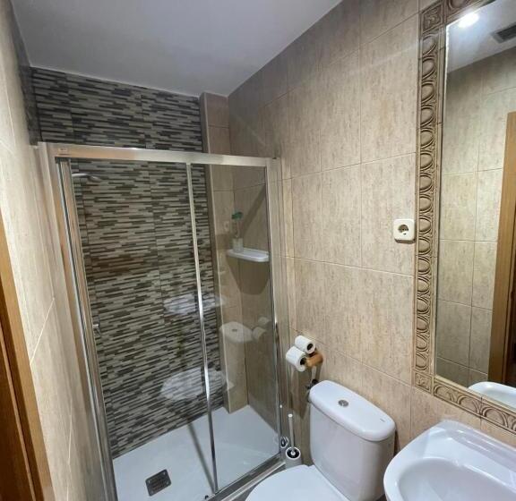 پانسیون Hostal Tres Hermanos