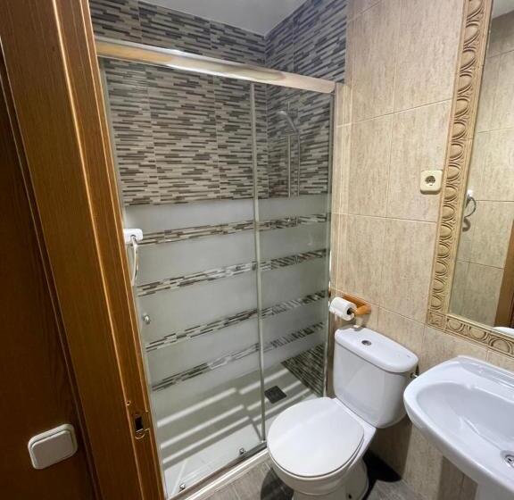 پانسیون Hostal Tres Hermanos