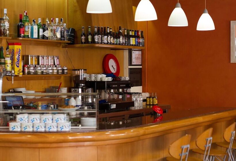 פנסיון La Fonda Llobera