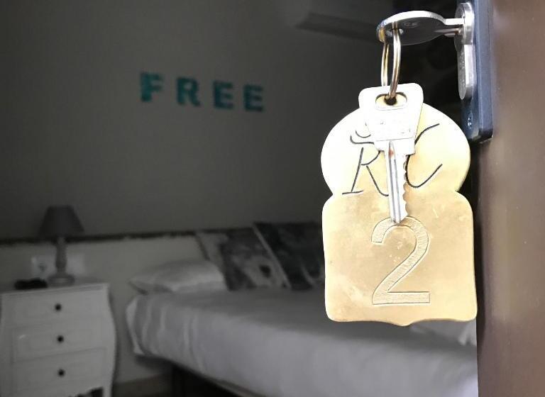 Пансион Hostal Sant Roc