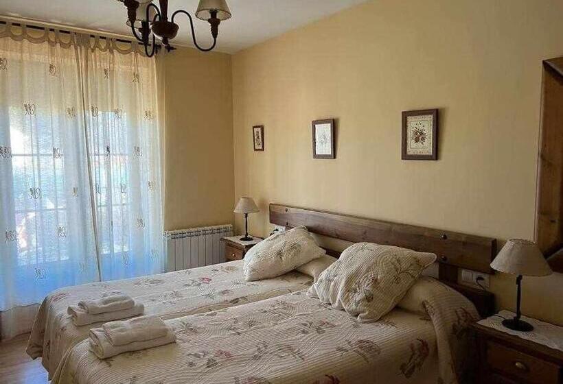 فندق El Sobrao De Gredos