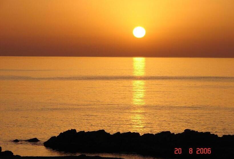 펜션 Hostal Restaurante Playa Azul