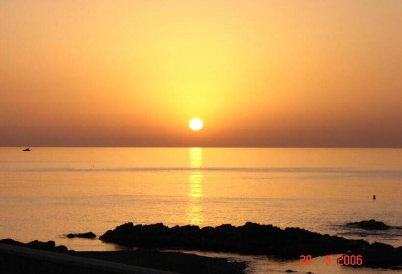 펜션 Hostal Restaurante Playa Azul