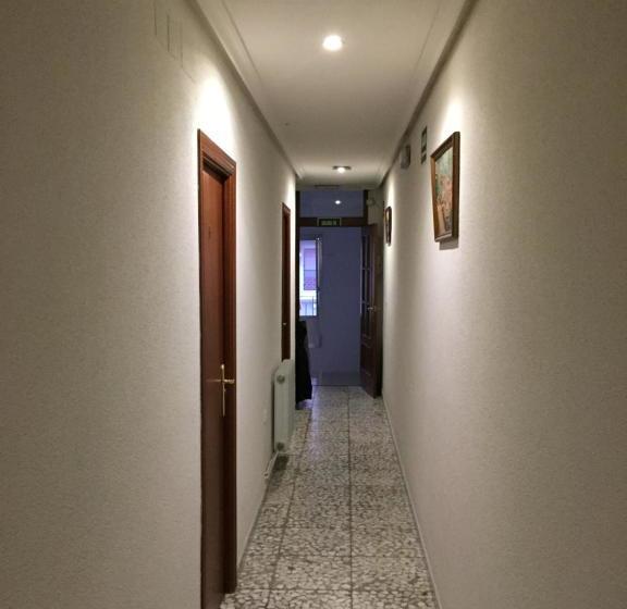 Пансион Hostal Emiros