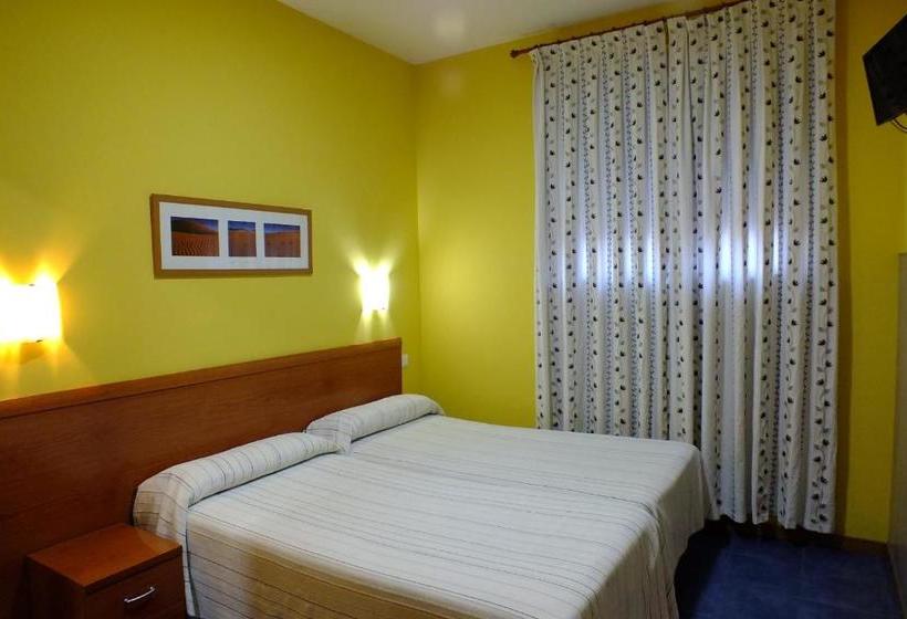 ペンション Hostal Los Claveles