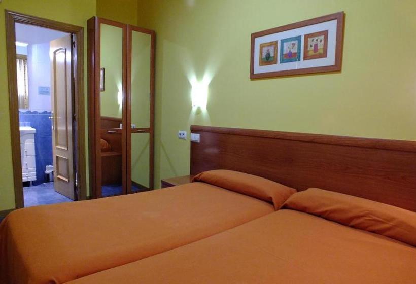 ペンション Hostal Los Claveles