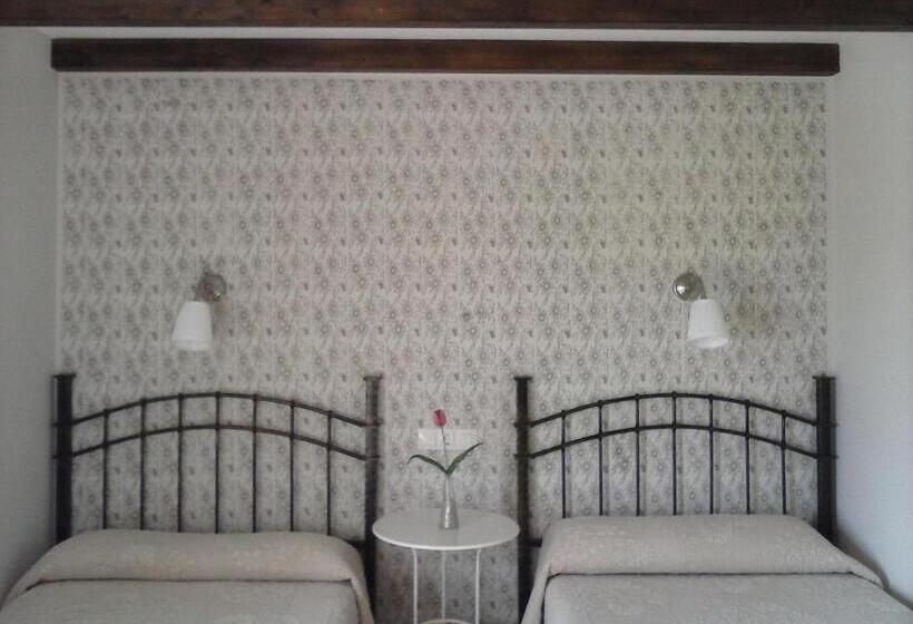 Пансион Hostal Restaurante Parajes