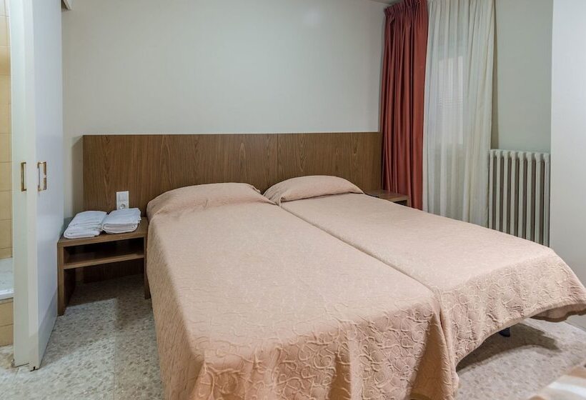 פנסיון Hostal Sant Miquel