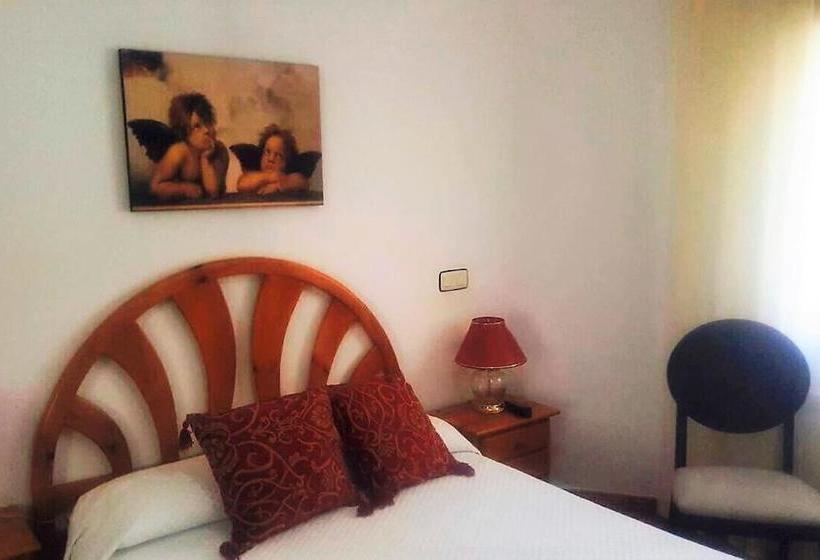 بنسيون Las Cadenas