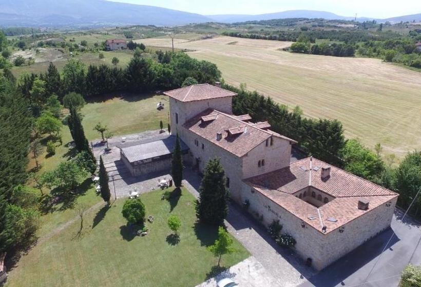 فندق صغير Posada Torre Palacio La Taxuela