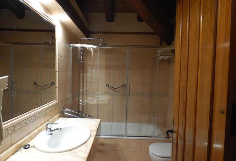 فندق صغير Posada Torre Palacio La Taxuela