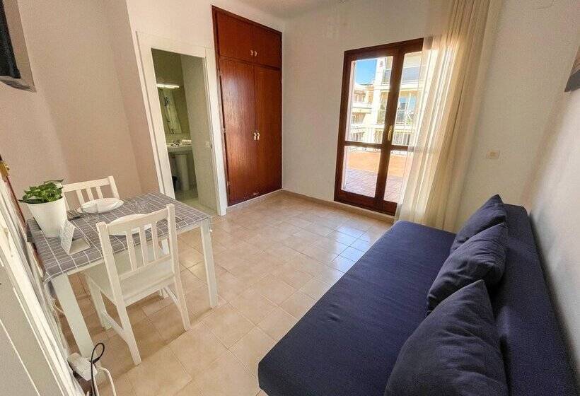Apartamentos Sol y Mar Segur 3000