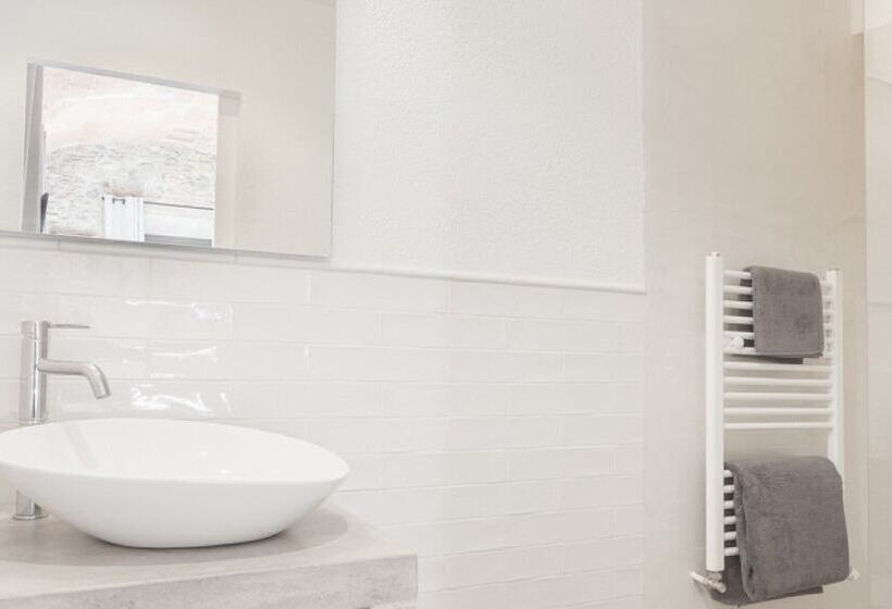 بنسيون Cal Nou 9   Adults Only