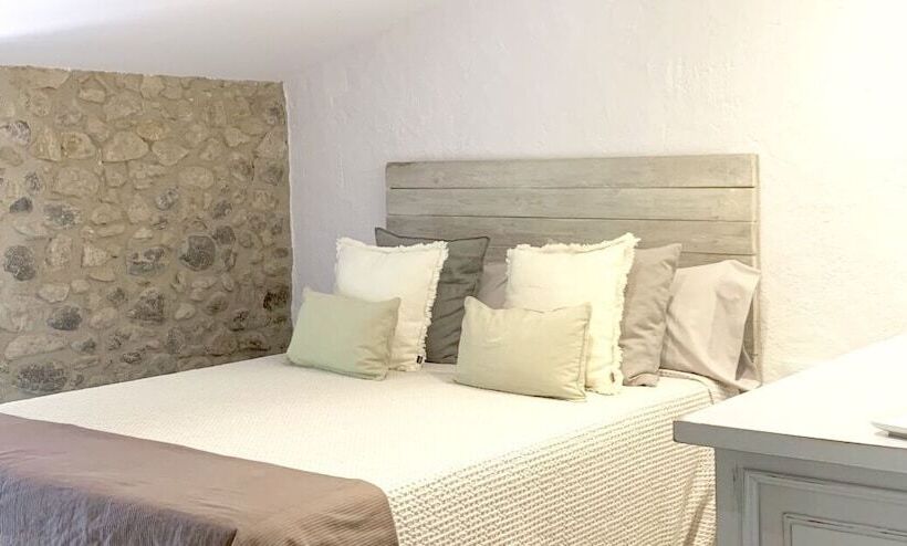 بنسيون Cal Nou 9   Adults Only