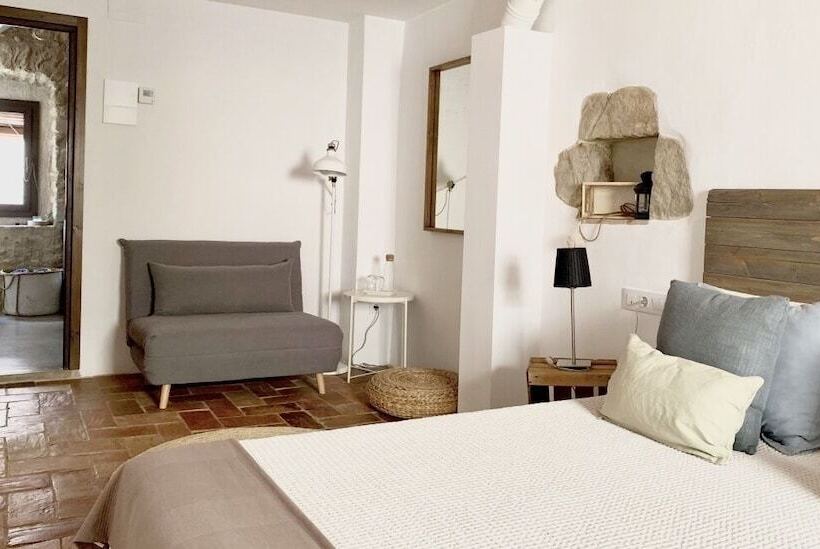 بنسيون Cal Nou 9   Adults Only