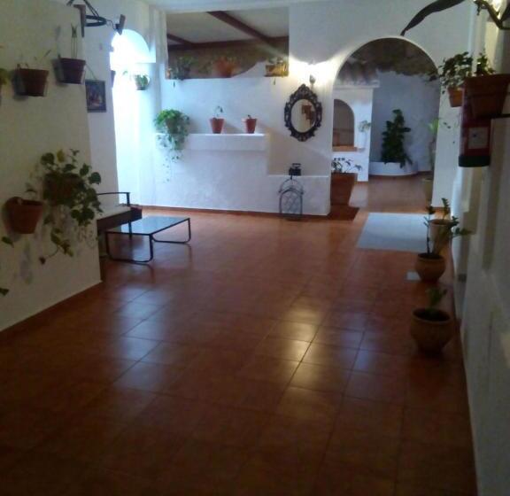 ペンション Hostal Batato