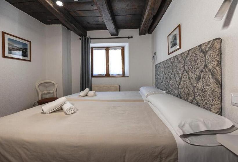 پانسیون Hostal Etxeberri