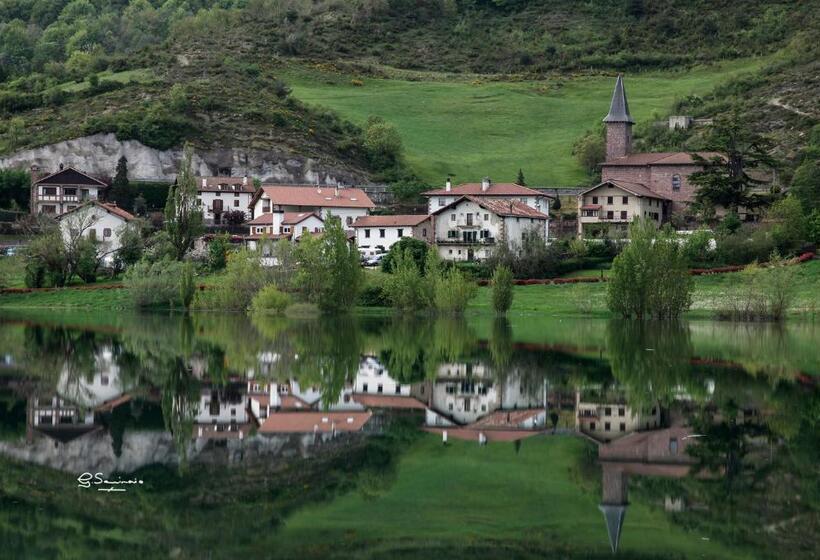 پانسیون Hostal Etxeberri