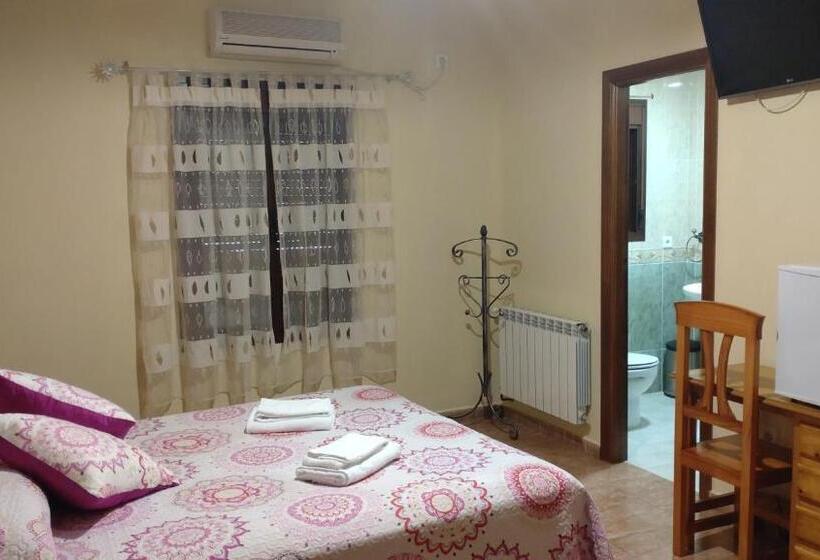 פנסיון Hostal La Encina