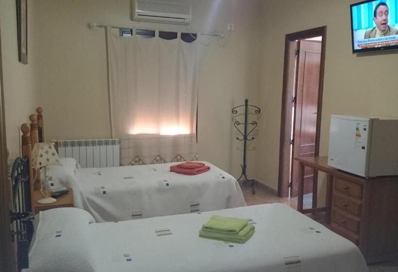 פנסיון Hostal La Encina