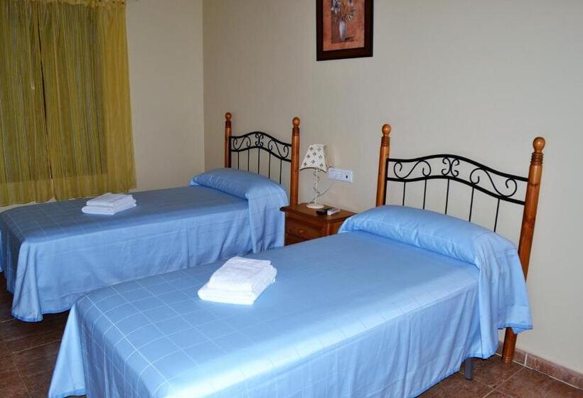 פנסיון Hostal La Encina
