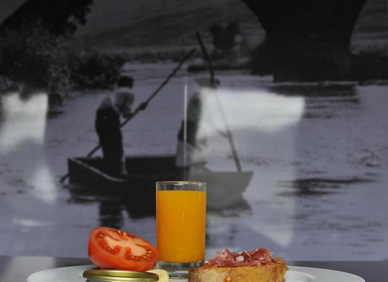 פנסיון Pons Minea