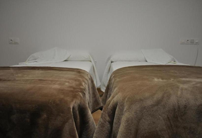 פנסיון Pons Minea