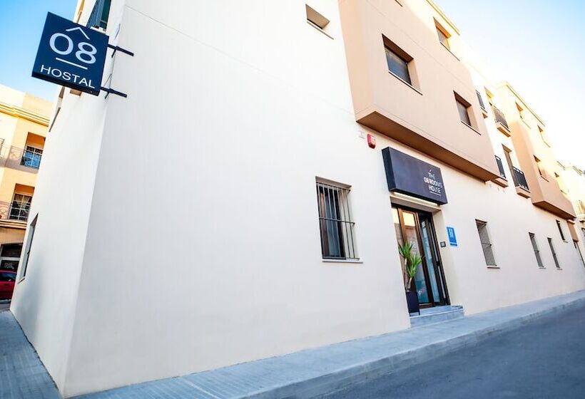 بنسيون The 8 Rooms House