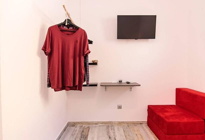 بنسيون The 8 Rooms House