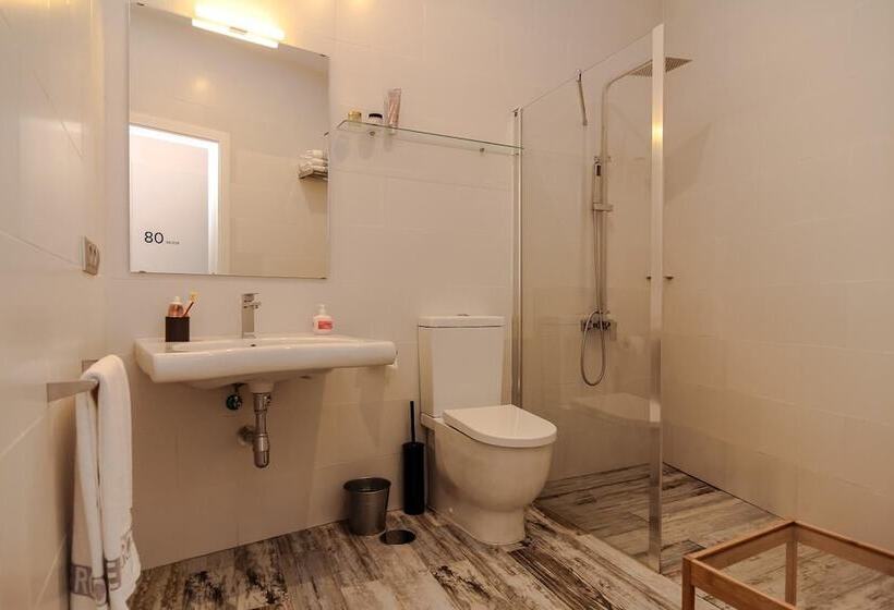 بنسيون The 8 Rooms House